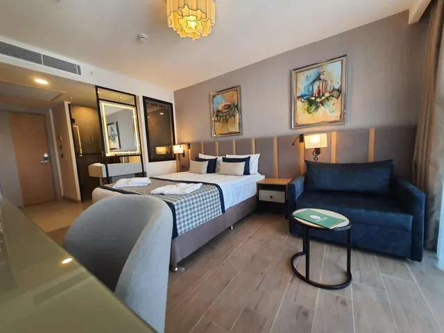 غرفة بسرير كينج بجاكوزي، Sunthalia Hotels & Resorts Ultra All Inclusive Adults Only Party Hotel Side 7/10