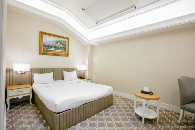 Budget Room no Window King، Theatrum Hotel Baku 2/2