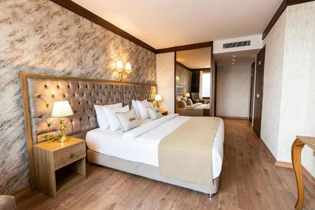 غرفة بريميوم بسرير كينج بإطلالة على البحر، Marble Hotel Istanbul 3/5