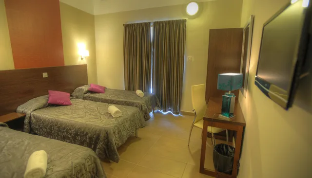 غرفة قياسية ثلاثية بسرير مزدوج، Carlton Hotel Malta 3/4