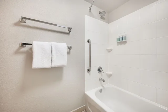 جناح بسرير كينج بغرفة نوم واحدة مع أريكة، Residence Inn by Marriott Daytona Beach Speedway/Airport 4/4