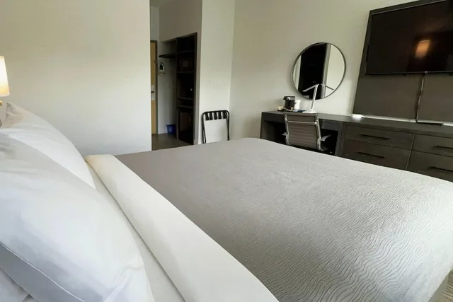 غرفة قياسية بسرير كينج، Quality Inn Nanaimo Downtown 9/10