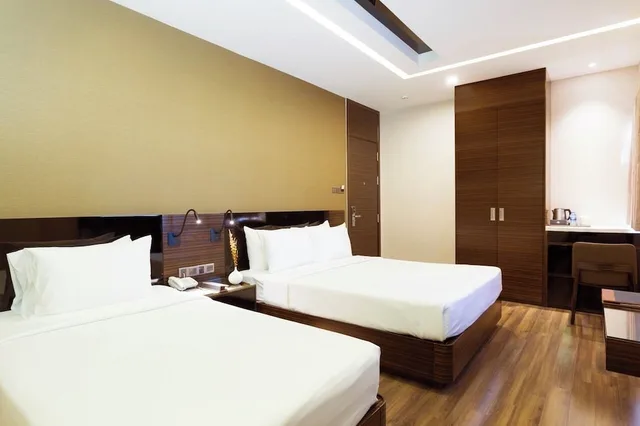 Deluxe, Triple, 1 Double and 1 Single Bed, QUEEN ANN HOTEL 7/10