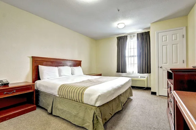 غرفة قياسية بسرير كينج، Suburban Studios Westminster Denver North 2/10