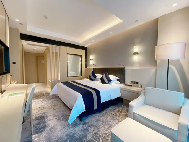 غرفة ديلوكس بسرير كينج بإطلالة على المدينة للمدخنين، Grand Metropark Hotel Liyuan Chongqing 2/8