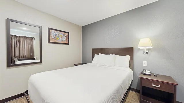 Room, King Bed, Red Lion Inn & Suites Olathe Kansas City 3/9