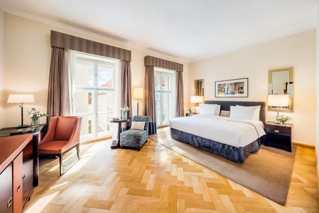 غرفة ديلوكس بسريرين منفصلين، Mandarin Oriental Prague 1/4