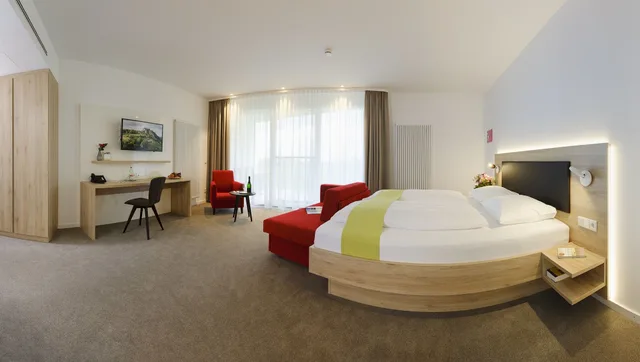 غرفة سوبيريور بسرير مزدوج بإطلالة على البحيرة بشرفة، Hotel St. Elisabeth 1/3