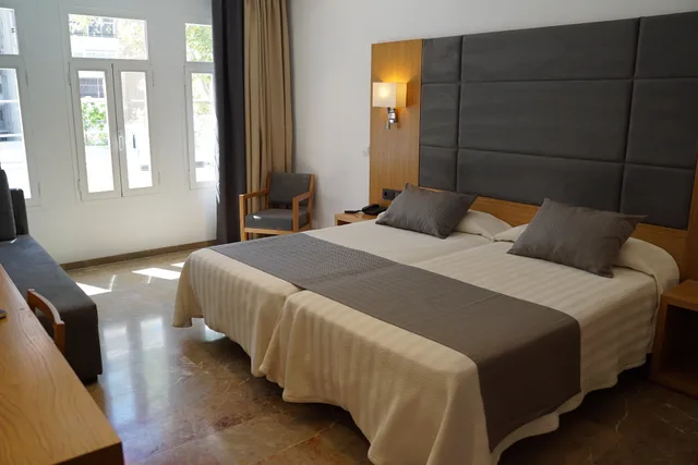 غرفة قياسية ثلاثية بسرير فردي، Hotel Artmadams 4/7