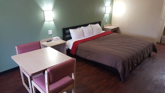 غرفة بسرير كينج، Mentor Home Inn & Suites 2/4