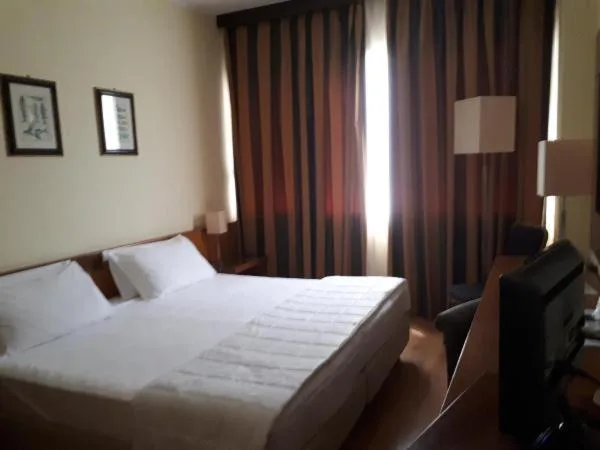Room, Double Bed, Royal Palace Hotel Formerly Nh Royal Palace 3/8
