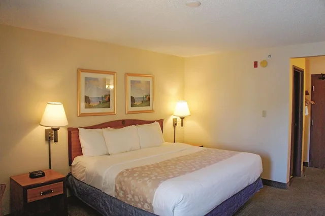 غرفة بسرير كينج، La Quinta Inn & Suites by Wyndham El Paso West Bartlett 1/2