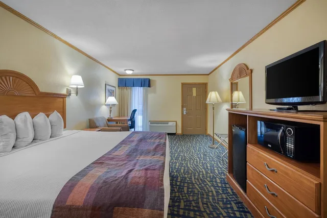 غرفة قياسية بسرير كينج للمدخنين، SureStay by Best Western Kansas City Country Inn North 1/10