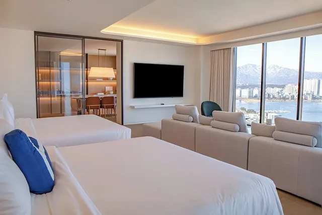 Suite, 2 King Beds, Lake and Ocean View، Homm Marina Sokcho 4/8