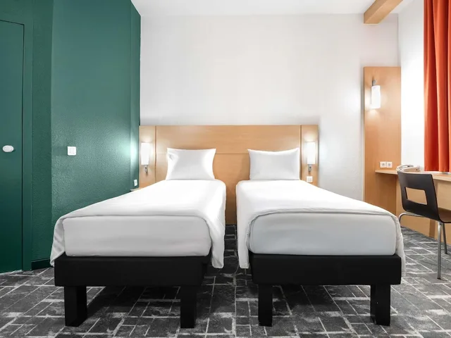 غرفة قياسية بسريرين منفصلين بإطلالة على المدينة، Ibis Astana Hotel 9/10