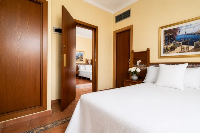 غرفة عائلية بإطلالة على البحر، Hotel Roses Platja 1/4