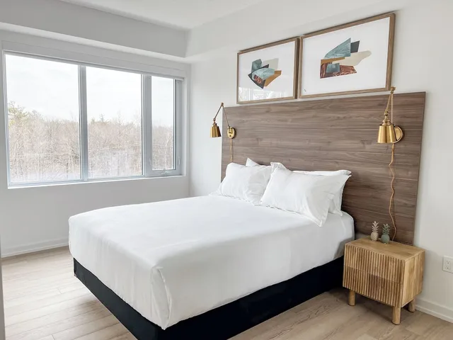 1 Bedroom, Suite, Queen Bed, Golf Course View، Muskoka Bay Resort 1/2