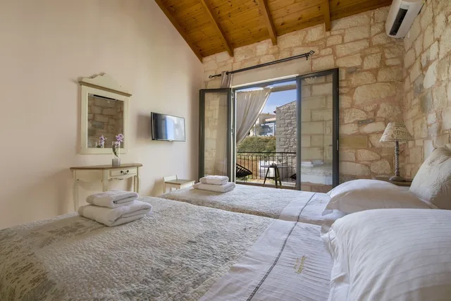 فيلا سوبيريور بسرير كوين وسريرين منفصلين بغرفتي نوم مع أريكة بمسبح خاص، Villa Constancia 4/10