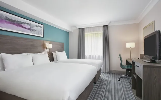 Park, Standard, Double Bed, Bathtub، Leonardo Hotel East Midland Airport 2/3
