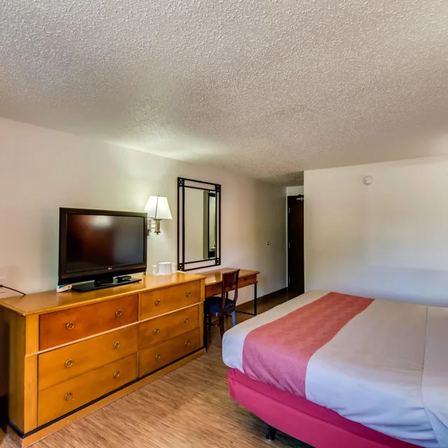 غرفة بسرير كينج للمدخنين، Motel6 Albert Lea, MN 9/10