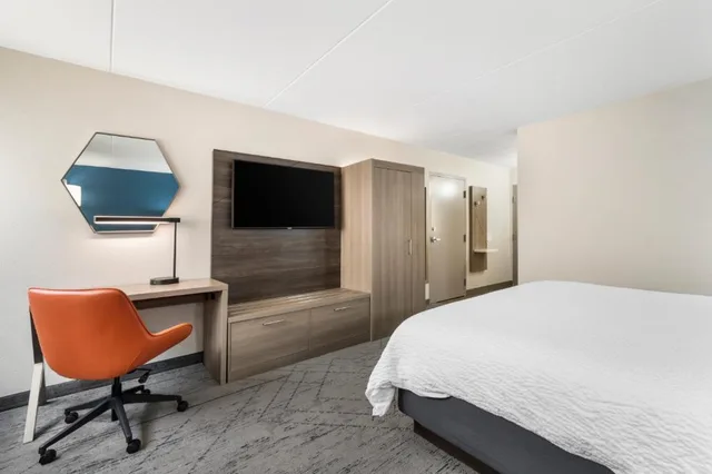 غرفة بسرير كينج لذوي الإعاقة، Holiday Inn Express Greencastle by IHG 2/3