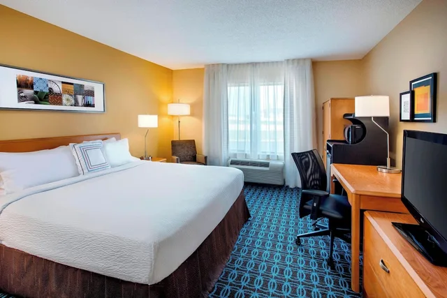 Room, King Bed, Accessible, Fairfield Inn And Suites By Marriott Merrillville 1/3