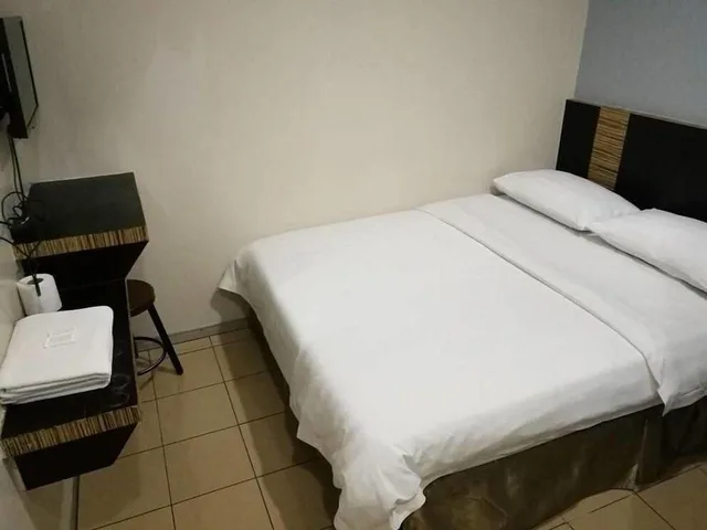 غرفة بسرير كينج وسرير كوين، Hotel Traveller 2/2
