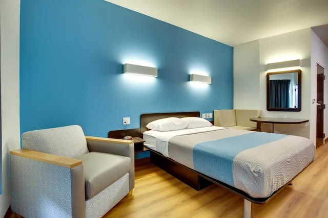 غرفة ديلوكس بسرير كوين، Motel6 Poplar Bluff, MO 2/8
