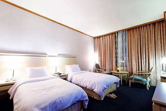 غرفة قياسية بسريرين منفصلين، Queen Vell Hotel Wedding 5/10