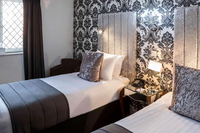 غرفة قياسية بسريرين منفصلين، Barons Court Hotel Walsall 2/2