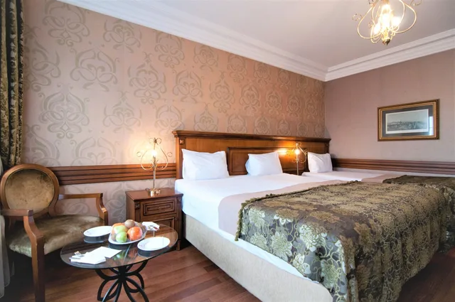 غرفة عائلية بسرير كينج وسرير فردي بإطلالة على المدينة مع أريكة، FERMAN HOTEL 5/11