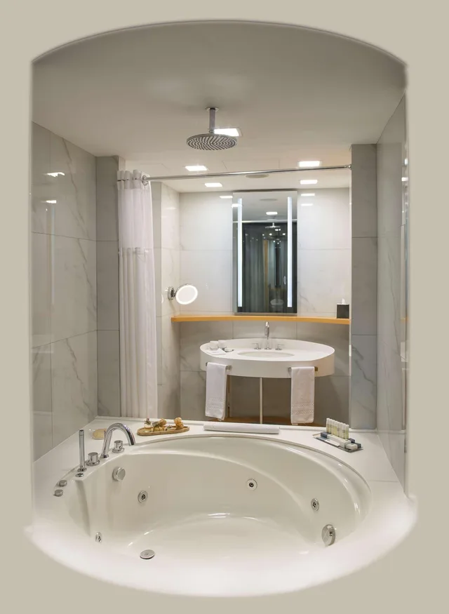 Room, King Bed, Sea View, Hot Tub, Corner, Doubletree By Hilton Hotel Istanbul - Moda 2/2
