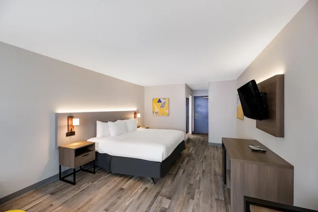 غرفة قياسية بسرير كينج، Quality Inn Suites Artesia 2/4