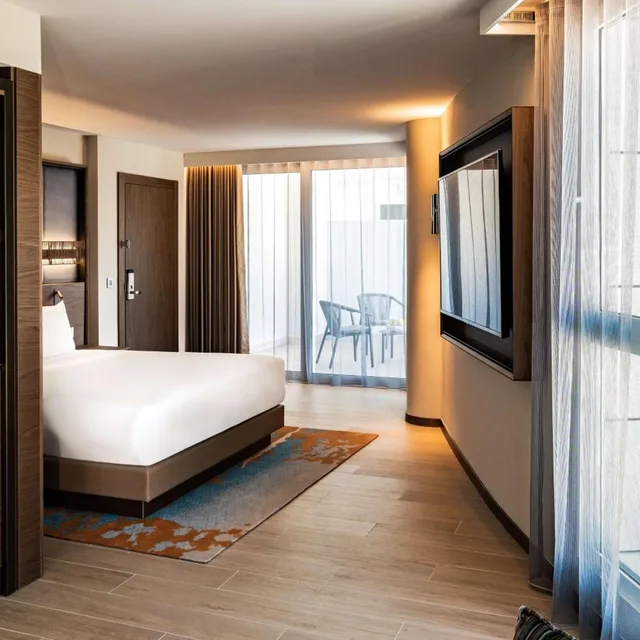Regency, Suite, King Bed, Balcony، Hyatt Regency Malta 4/7