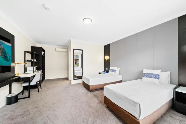 غرفة قياسية بسريرين منفصلين، WM Hotel Bankstown 1/2