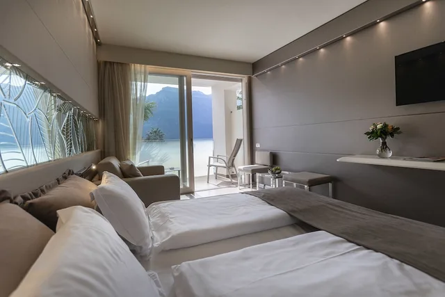 Junior Suite, Double Bed, Partial Lake View، Park Hotel Imperial Centro Tao Natural Medical Spa 2/10
