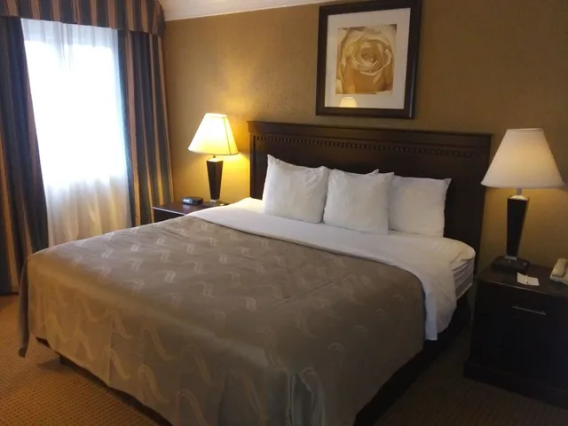 Upgrade, King Bed، Quality Inn & Suites Syracuse Fairgrounds 6/10