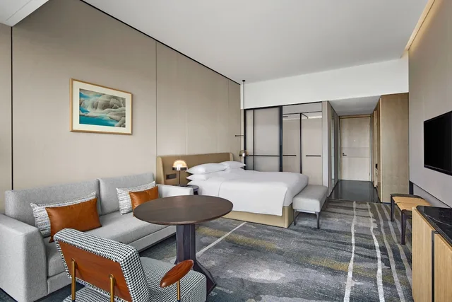 Executive, King Bed, Lake View, Sheraton Chengdu Pidu 7/10