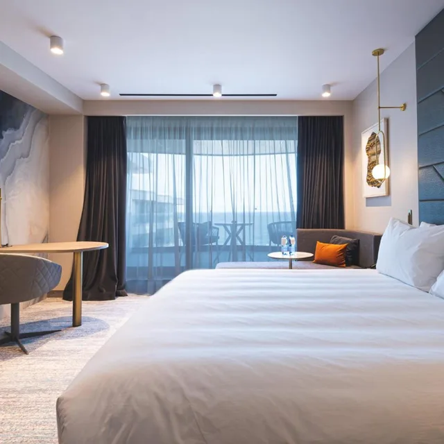 غرفة قياسية بسرير كينج بإطلالة على النهر بشرفة، Crowne Plaza Constanta Mamaia Beach 3/10