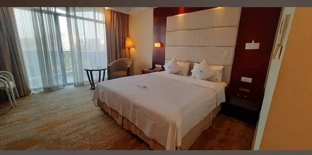 غرفة تنفيذية بسرير كوين بإطلالة على البحر بشرفة، OCEAN PARADISE HOTEL AND RESORT 1/1