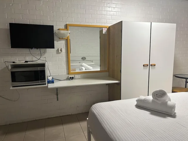 غرفة عائلية بسرير كوين وسرير مزدوج وسرير كوين، Marco Polo Motor Inn 3/9