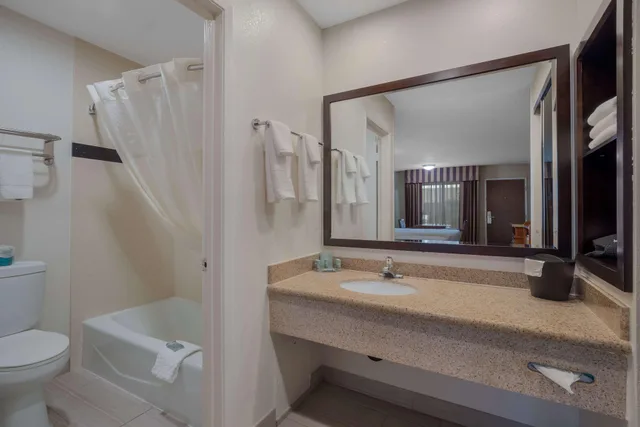 Room, Best Western Norwalk Inn 5/6