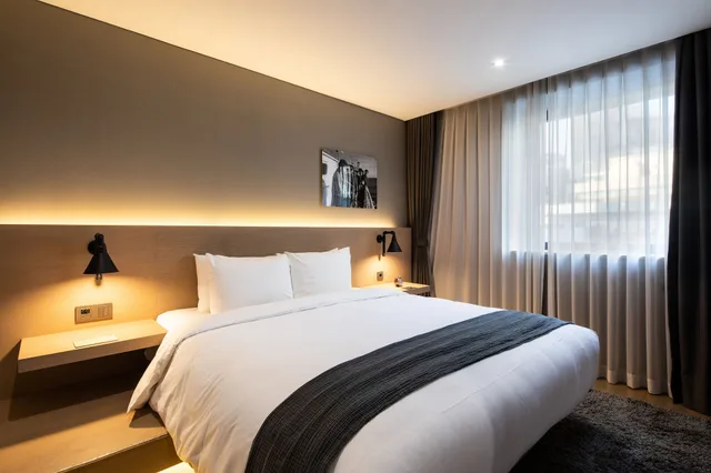 جناح ركني بسرير كينج مع أريكة، HOTEL 28 MYEONGDONG 1/4