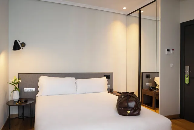 Room, Double Bed, Terrace, Petit Palace Triball 2/5