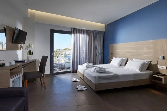 غرفة سوبيريور بسرير كوين بإطلالة على المسبح، Pollis Hotel 1/9