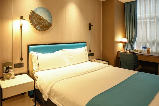 Superior, King Bed, Queen Bed, Golden Central Hotel 2/2