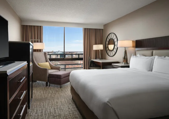 Room, King Bed, Executive Level، Hilton Fort Collins 1/4
