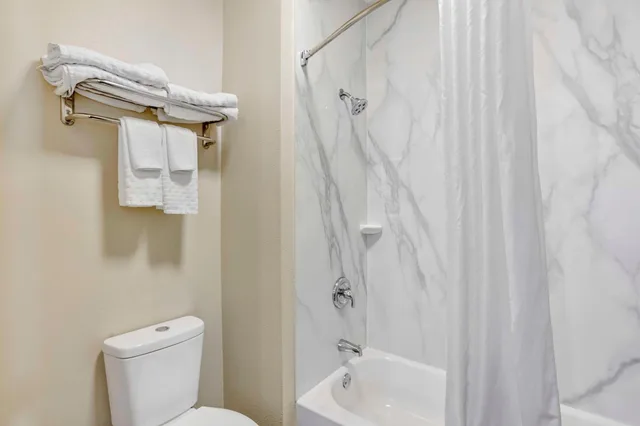 غرفة بسرير كوين يُسمح فيها بالحيوانات الأليفة، Best Western Carlisle 6/7