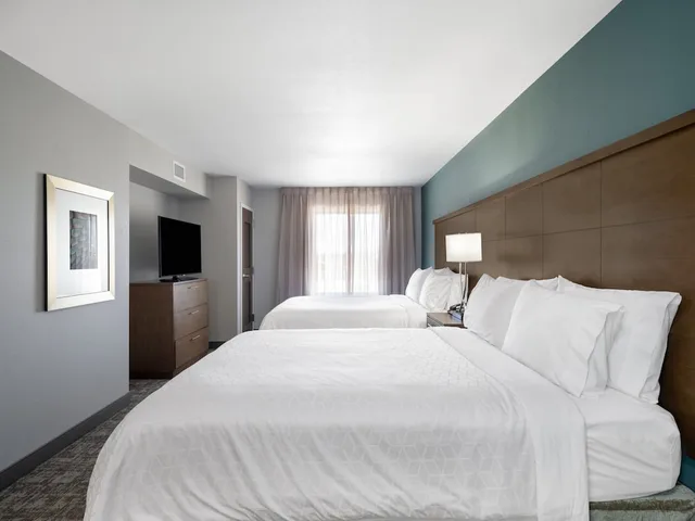 جناح بسريرين كوين بغرفة نوم واحدة لذوي الإعاقة، Staybridge Suites Sioux City Southeast 1/5