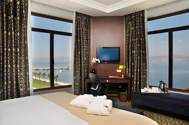 جناح جونيور، Wellborn Luxury Hotel 2/2
